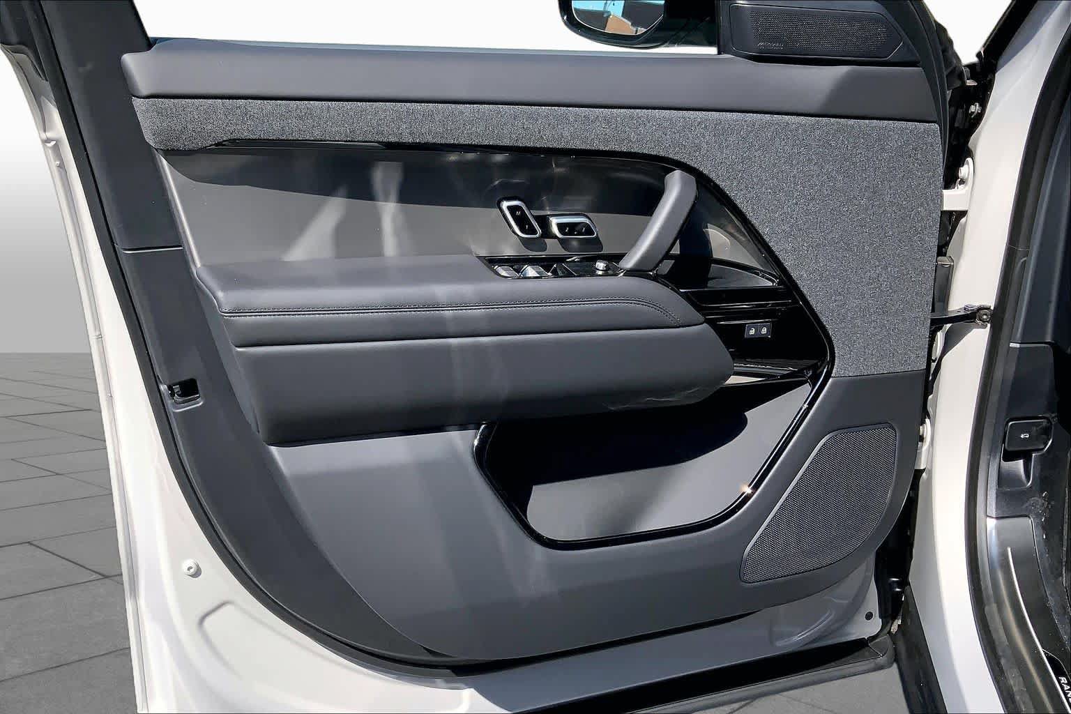 New 2026 Land Rover Range Rover Sport Dynamic SE AWD/4WD image 11