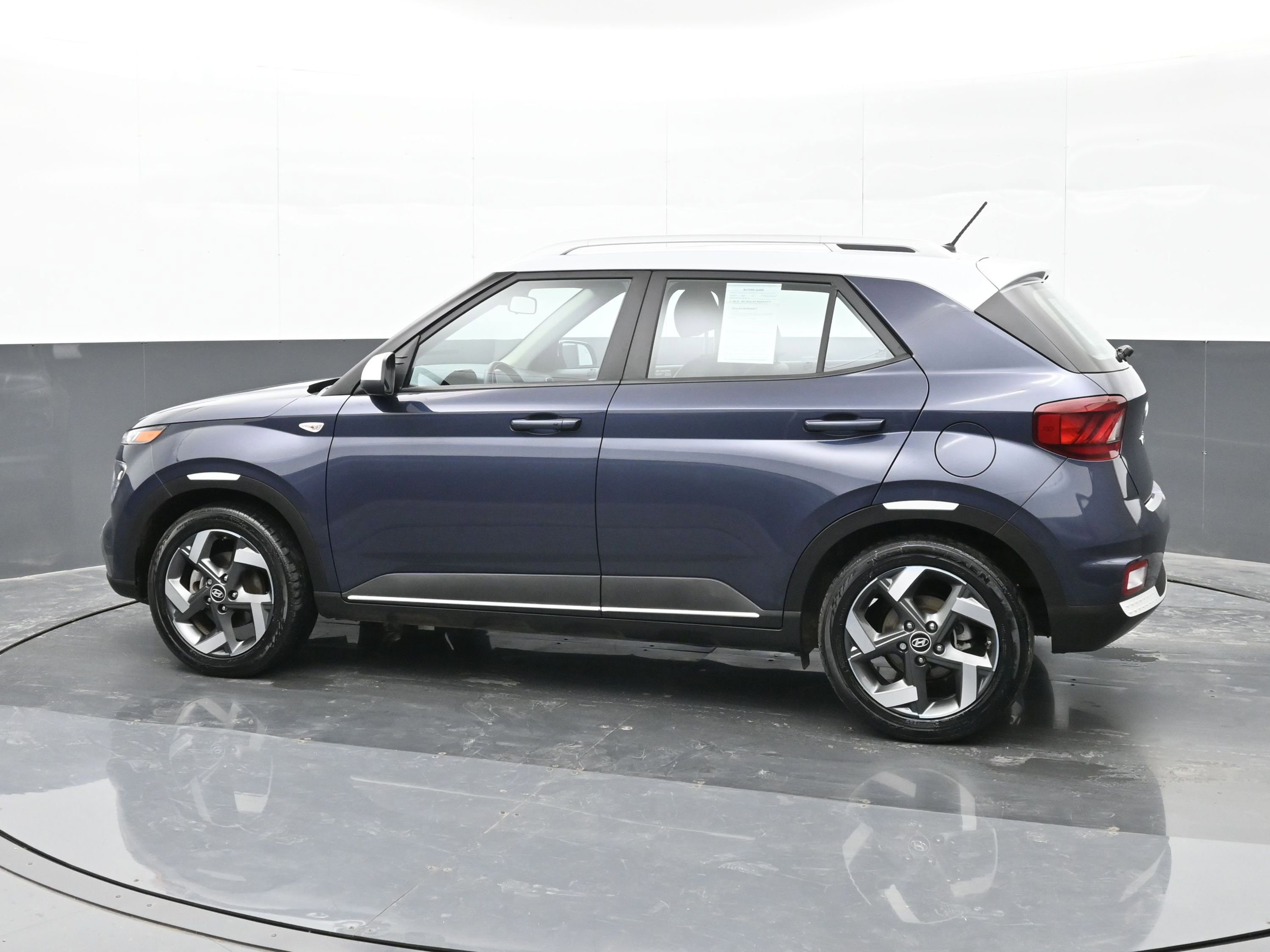 Used 2023 Hyundai Venue Limited w/ Cargo Package image 3