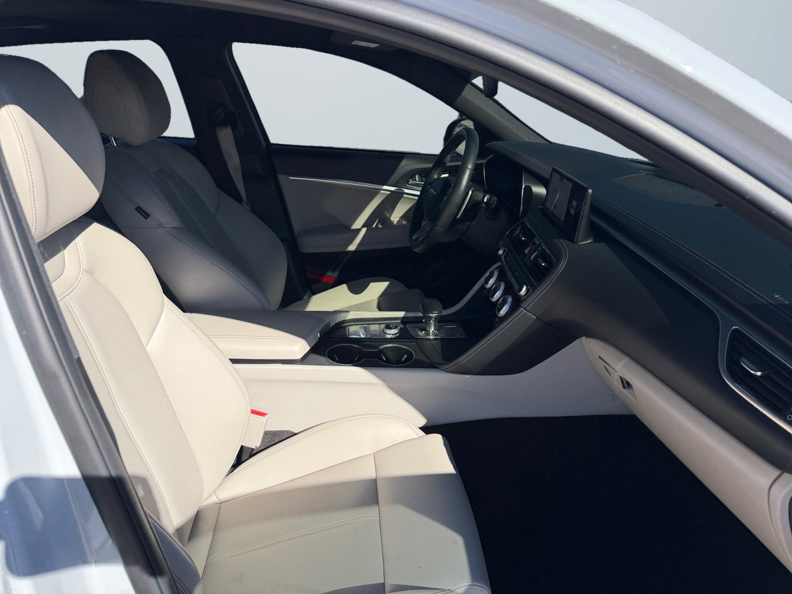 Used 2023 Genesis G70 2.0T image 18