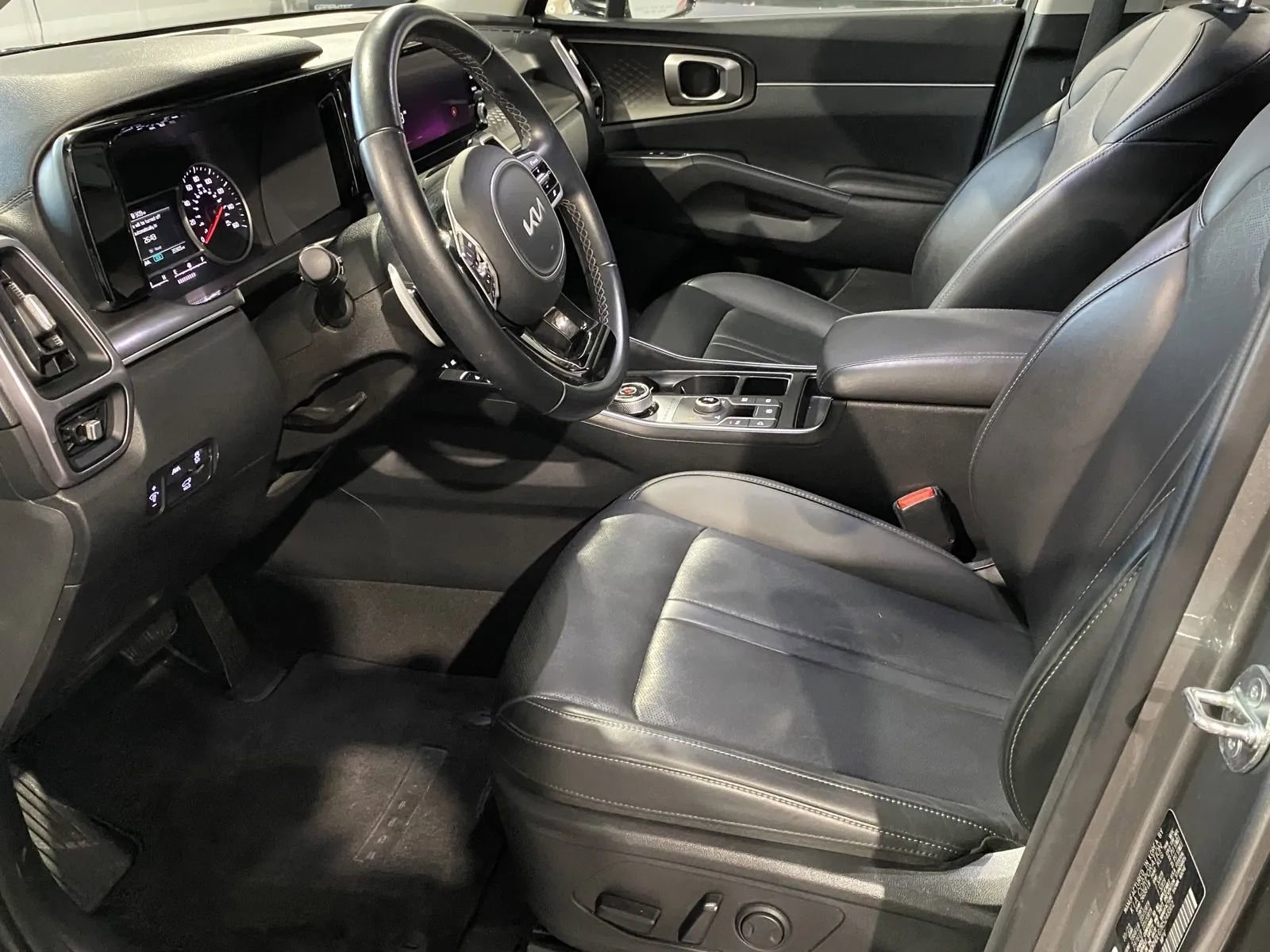 Used 2024 Kia Sorento EX w/ Panoramic Sunroof Package image 10