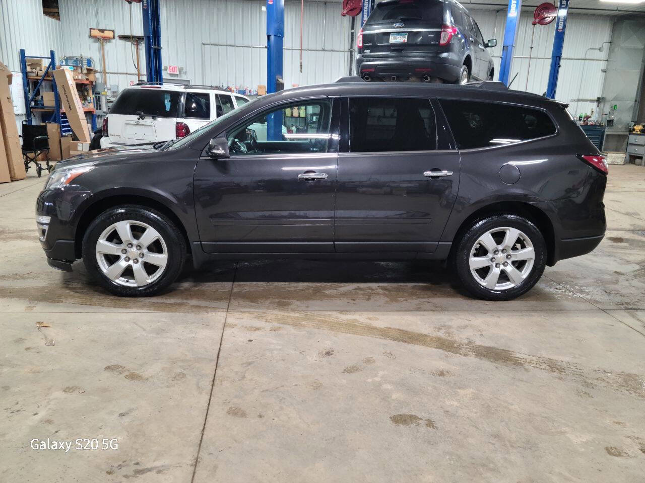 Used 2017 Chevrolet Traverse LT w/ Style and Technology Package image 5