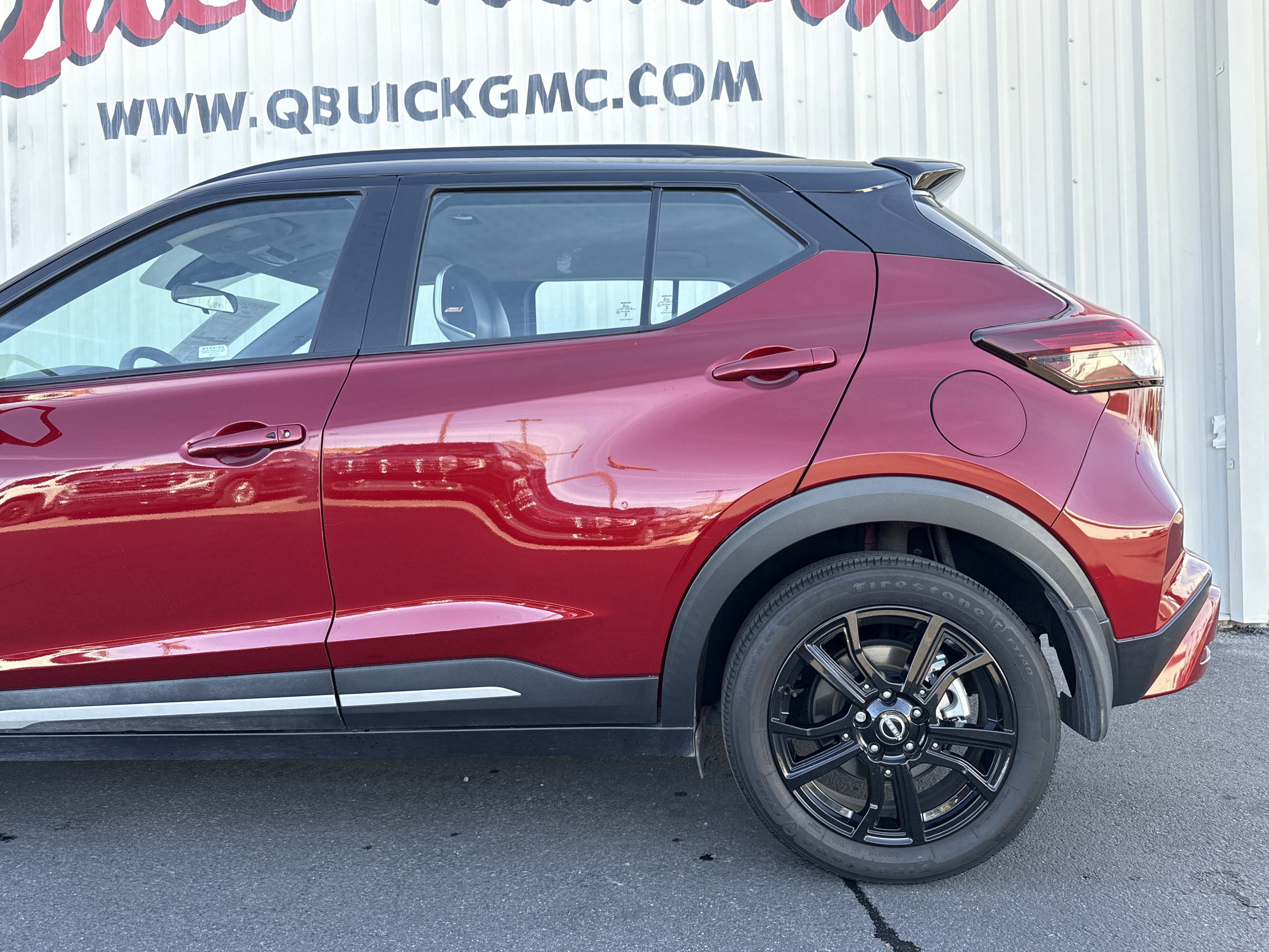 Used 2023 Nissan Kicks SR w/ SR Premium Package image 2