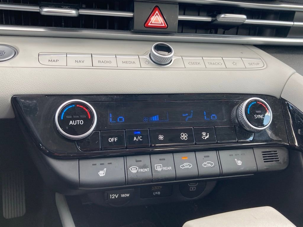 Used 2025 Hyundai Elantra Limited image 24