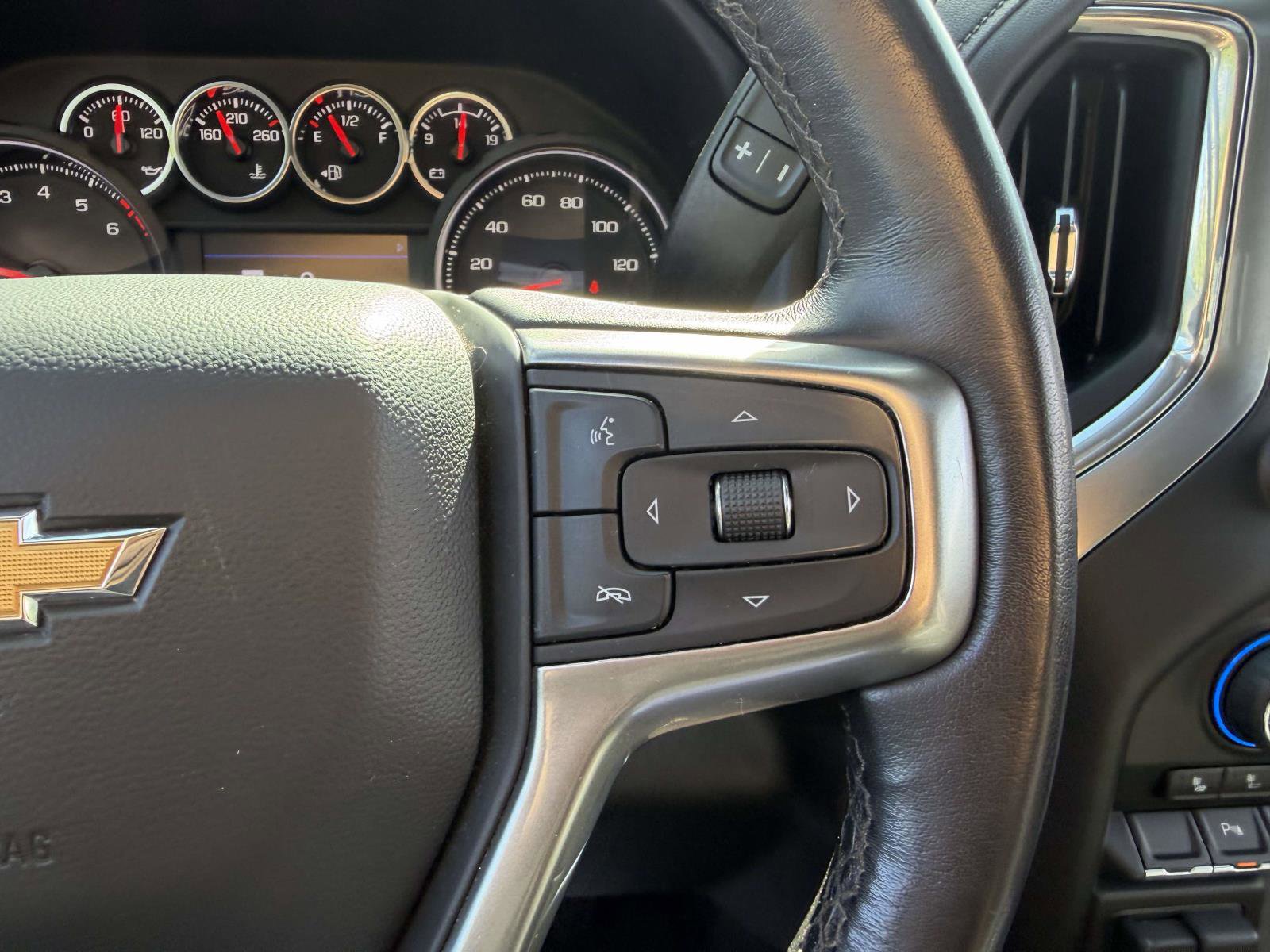 Used 2022 Chevrolet Silverado 1500 LTZ w/ LTZ Convenience Package II AWD/4WD image 29