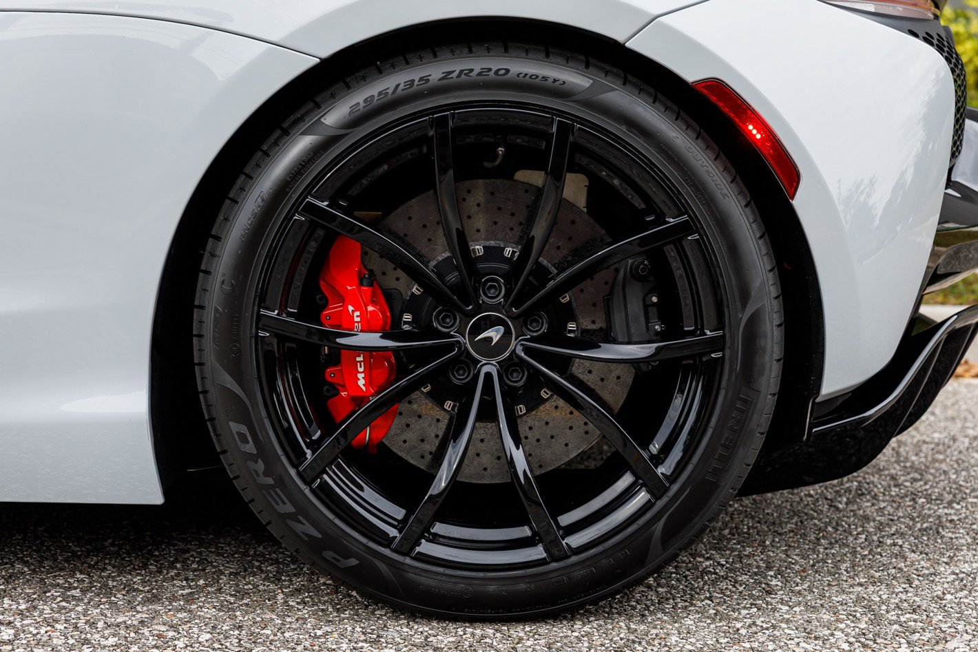 Used 2025 McLaren Artura Spider image 28