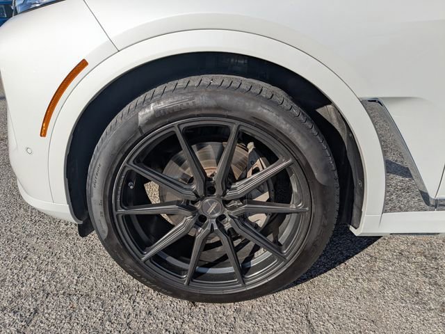 Used 2023 BMW X7 xDrive40i w/ Premium Package image 18