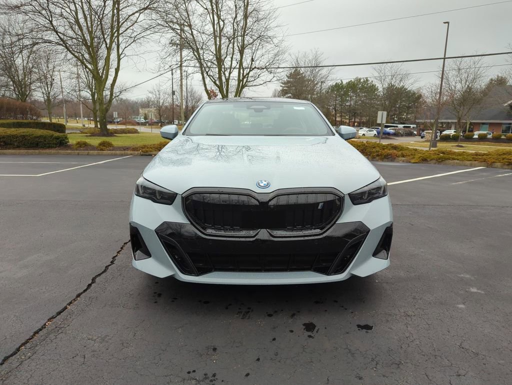 New 2024 BMW i5 eDrive40i w/ M Sport Package image 2