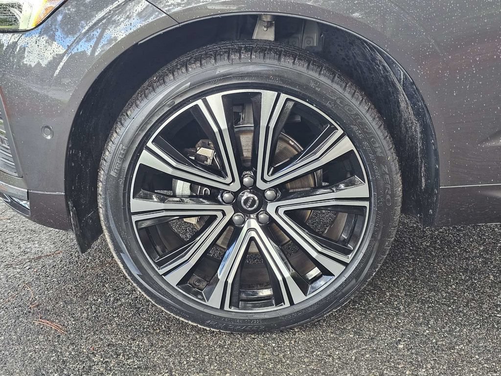Certified 2023 Volvo XC60 B5 Ultimate w/ Climate Package FWD image 9