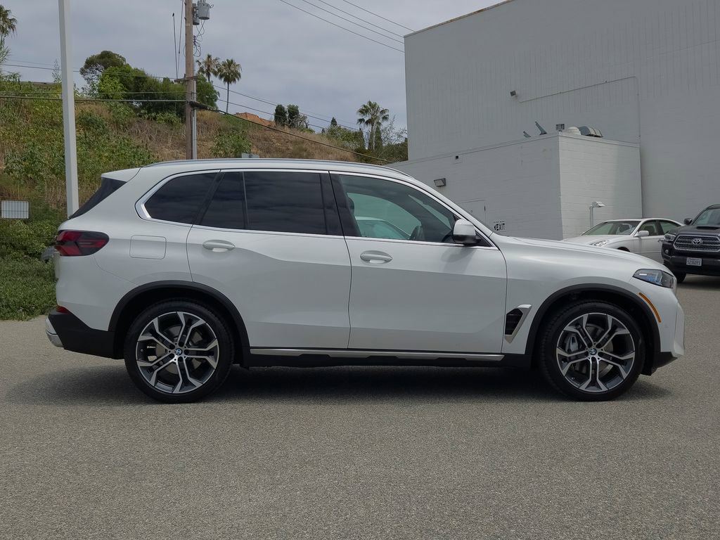 Certified 2024 BMW X5 xDrive40i w/ Premium Package AWD/4WD image 4