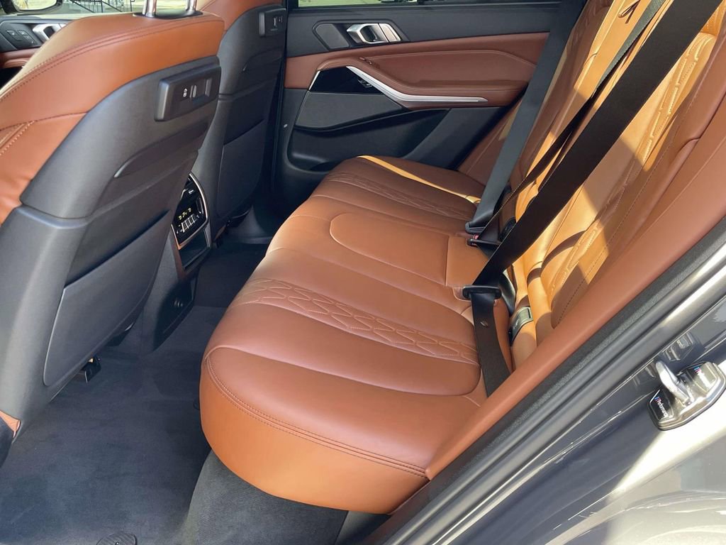 Used 2022 BMW X5 M50i image 13