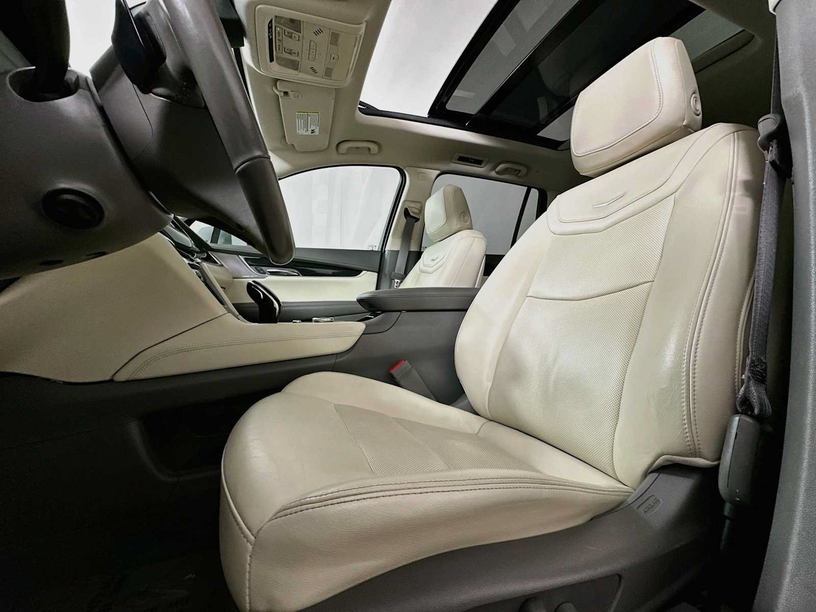 Used 2020 Cadillac XT6 Premium Luxury FWD image 19