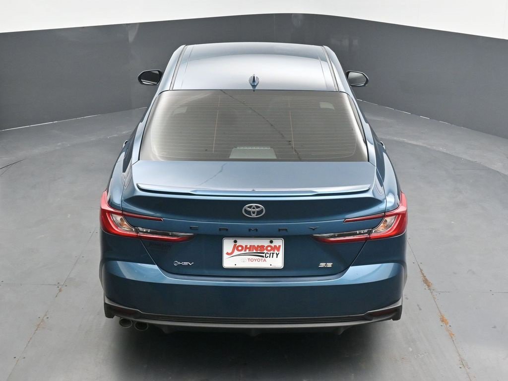 Used 2025 Toyota Camry SE w/ Convenience Package image 16