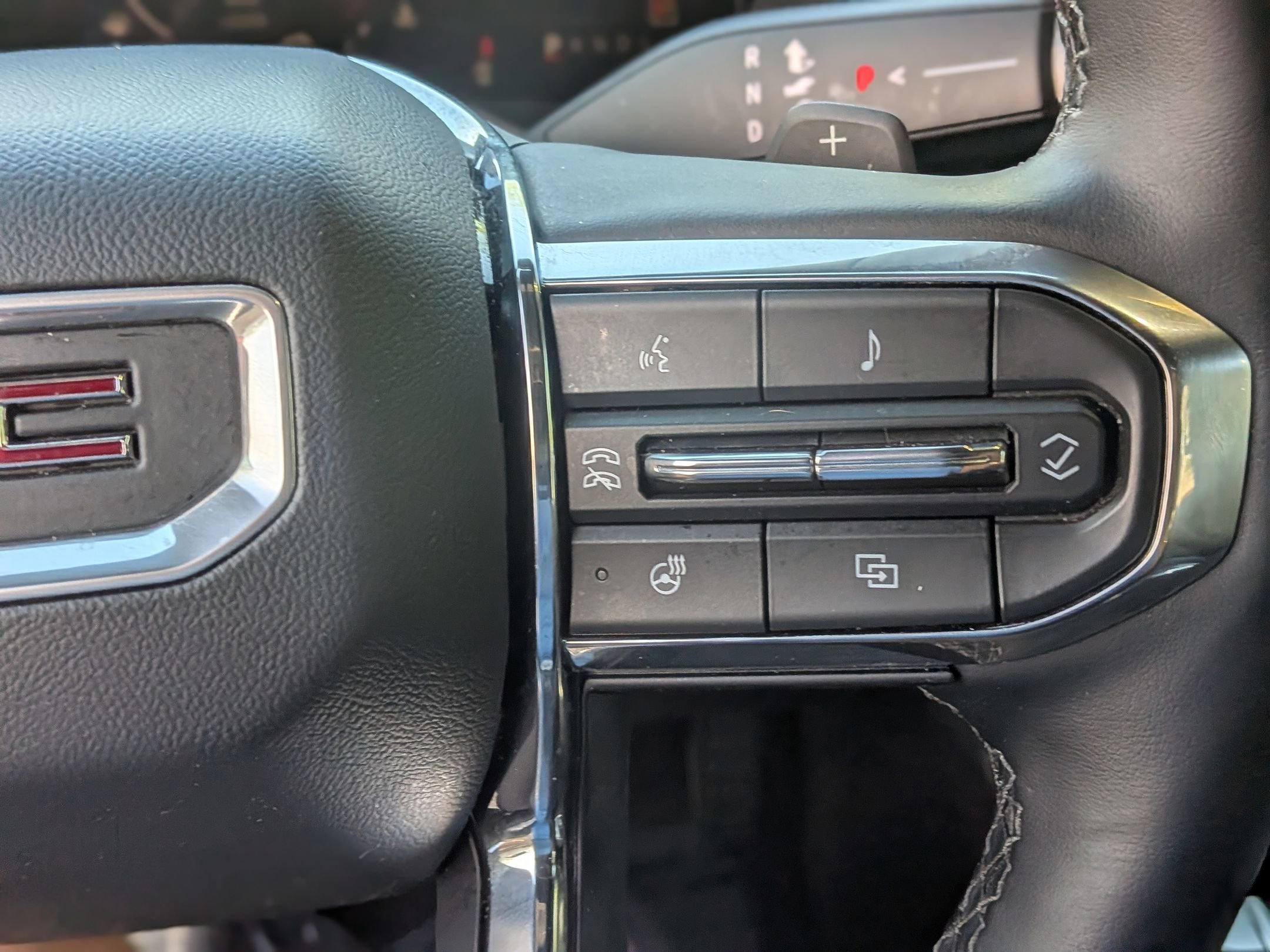 Certified 2025 GMC Acadia Elevation AWD/4WD image 23