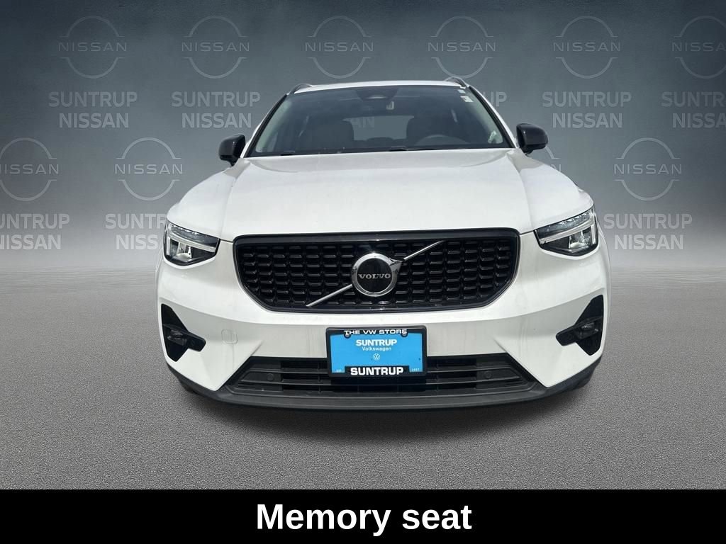 Used 2023 Volvo XC40 B5 Plus w/ Protection Package Premier image 14