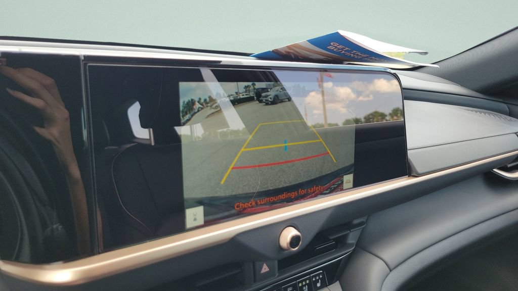 Certified 2025 Toyota Crown Signia AWD/4WD image 17