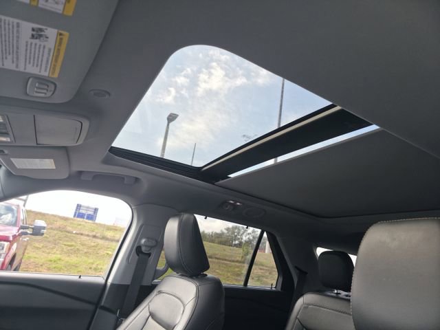 Used 2022 Ford Explorer Limited w/ Equipment Group 301A image 13