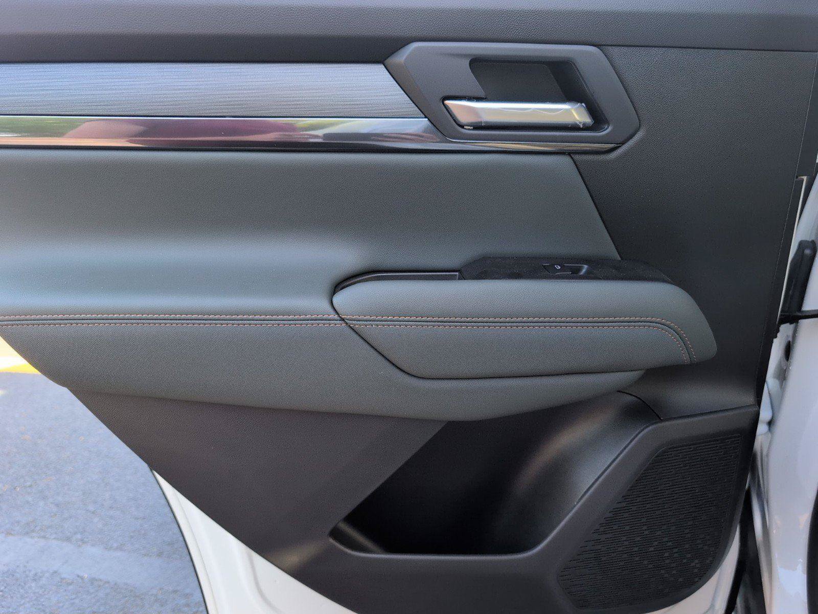New 2026 GMC Terrain AT4 w/ Convenience Package III AWD/4WD image 36