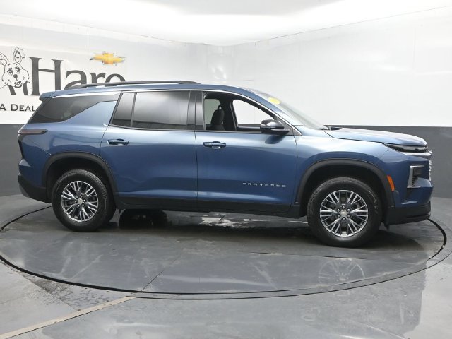 Used 2025 Chevrolet Traverse LT