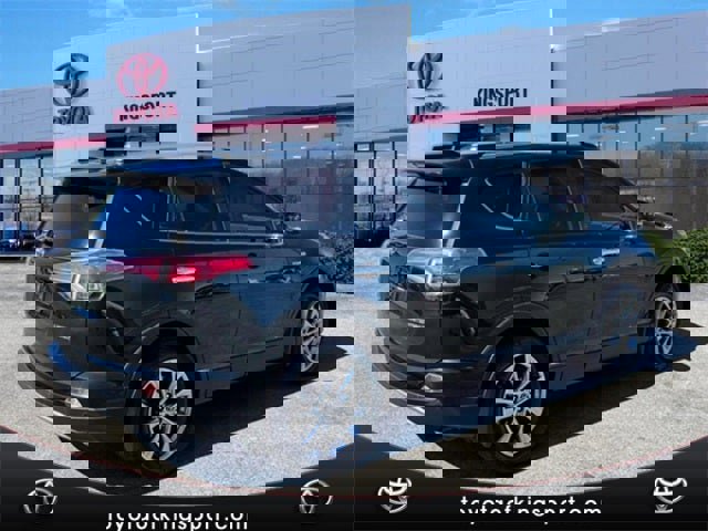 Used 2017 Toyota RAV4 Limited image 5