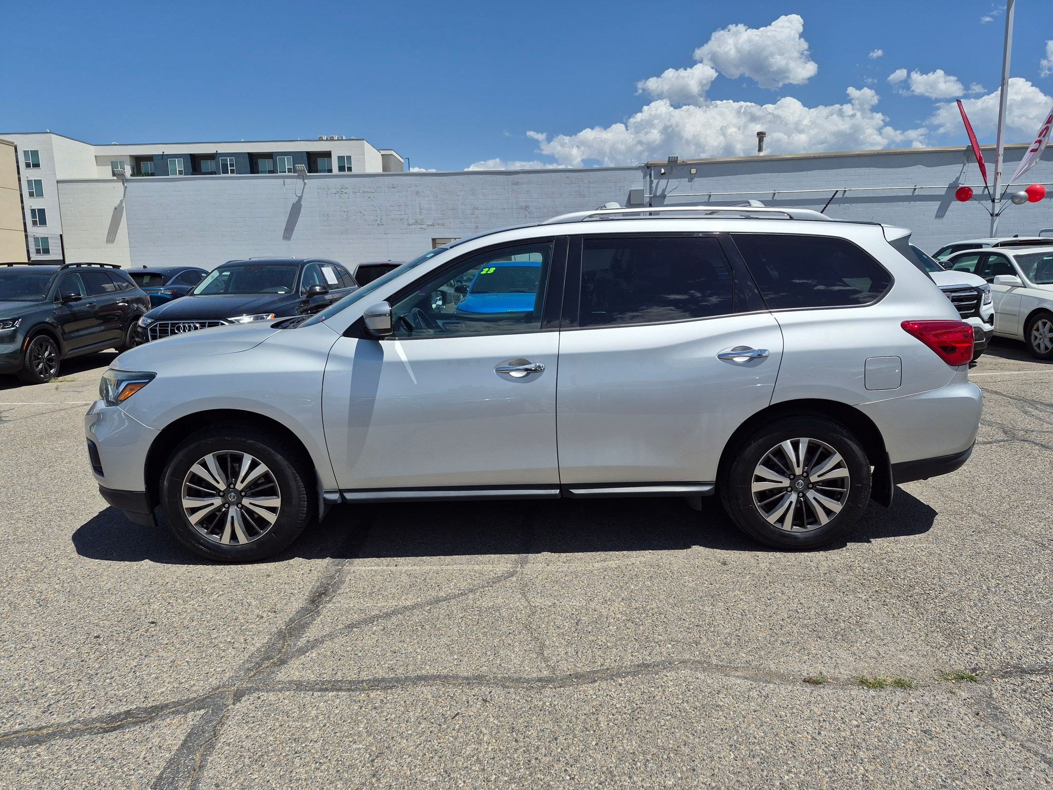 Used 2017 Nissan Pathfinder SV AWD/4WD image 9