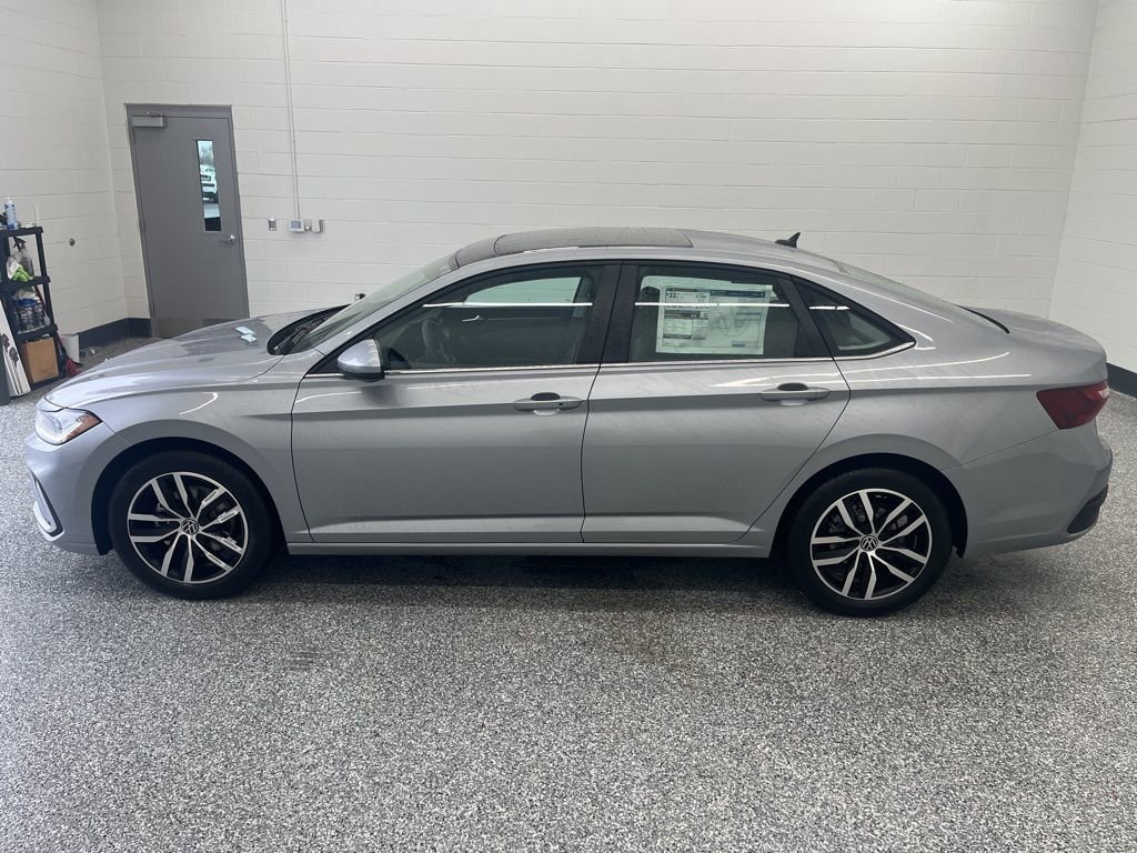 New 2026 Volkswagen Jetta SE image 2