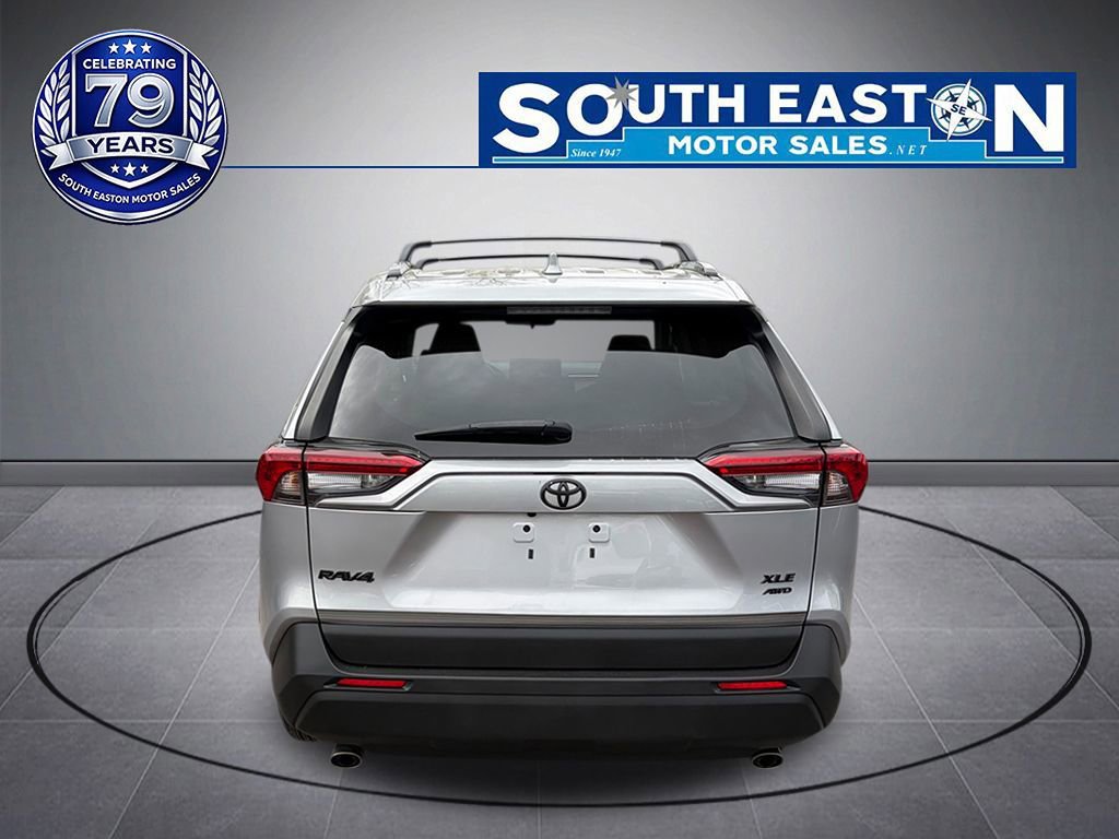 Used 2021 Toyota RAV4 XLE w/ Convenience Package AWD/4WD image 4