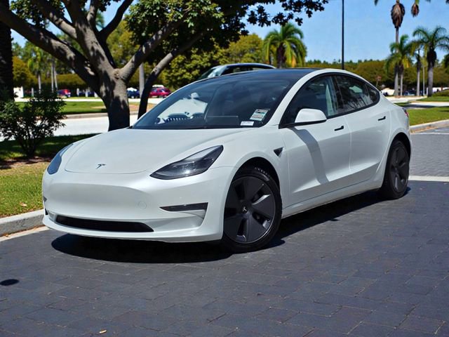 Used 2023 Tesla Model 3 Standard Range image 2