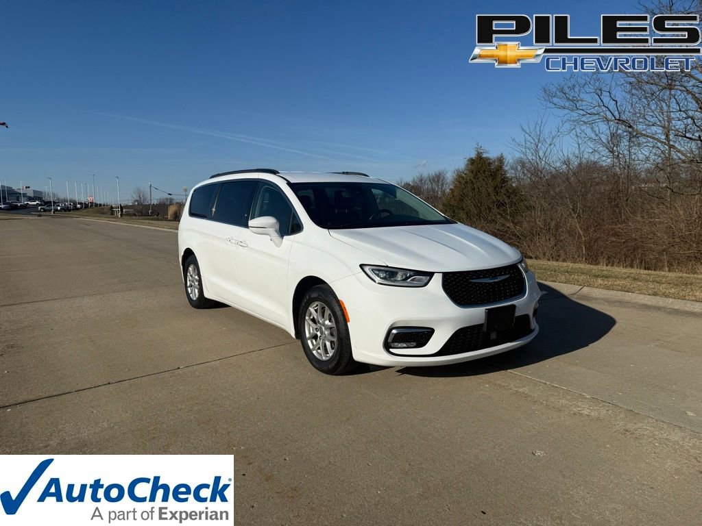 Used 2022 Chrysler Pacifica Touring-L image 1