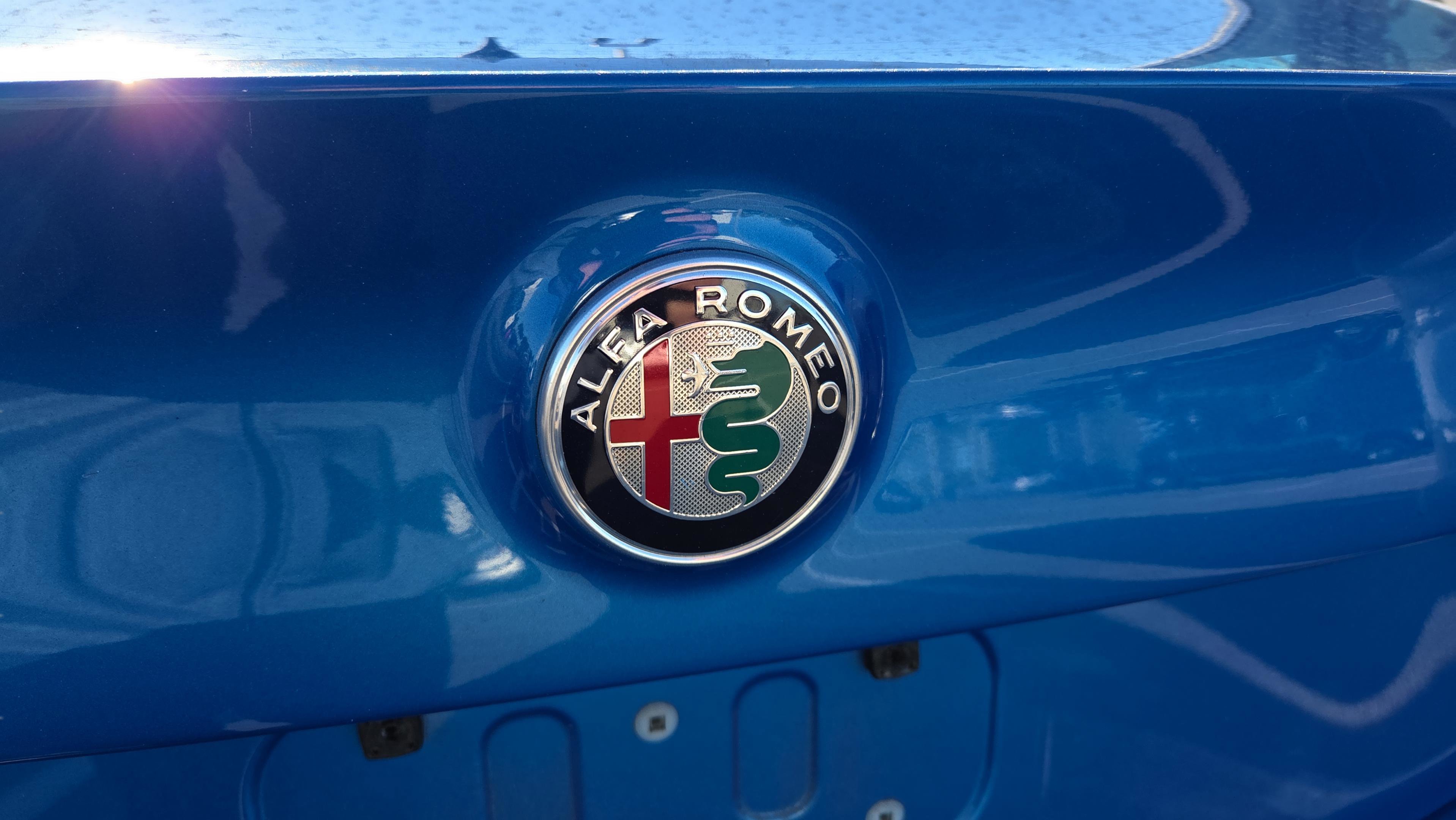 Used 2019 Alfa Romeo Giulia image 6