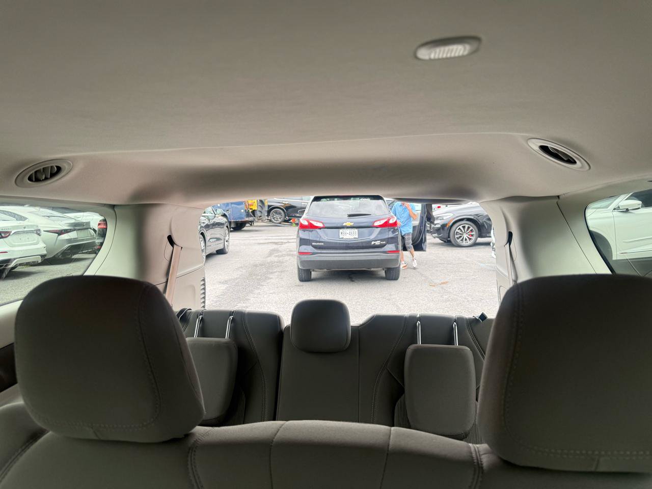Used 2018 Chrysler Pacifica L FWD image 30
