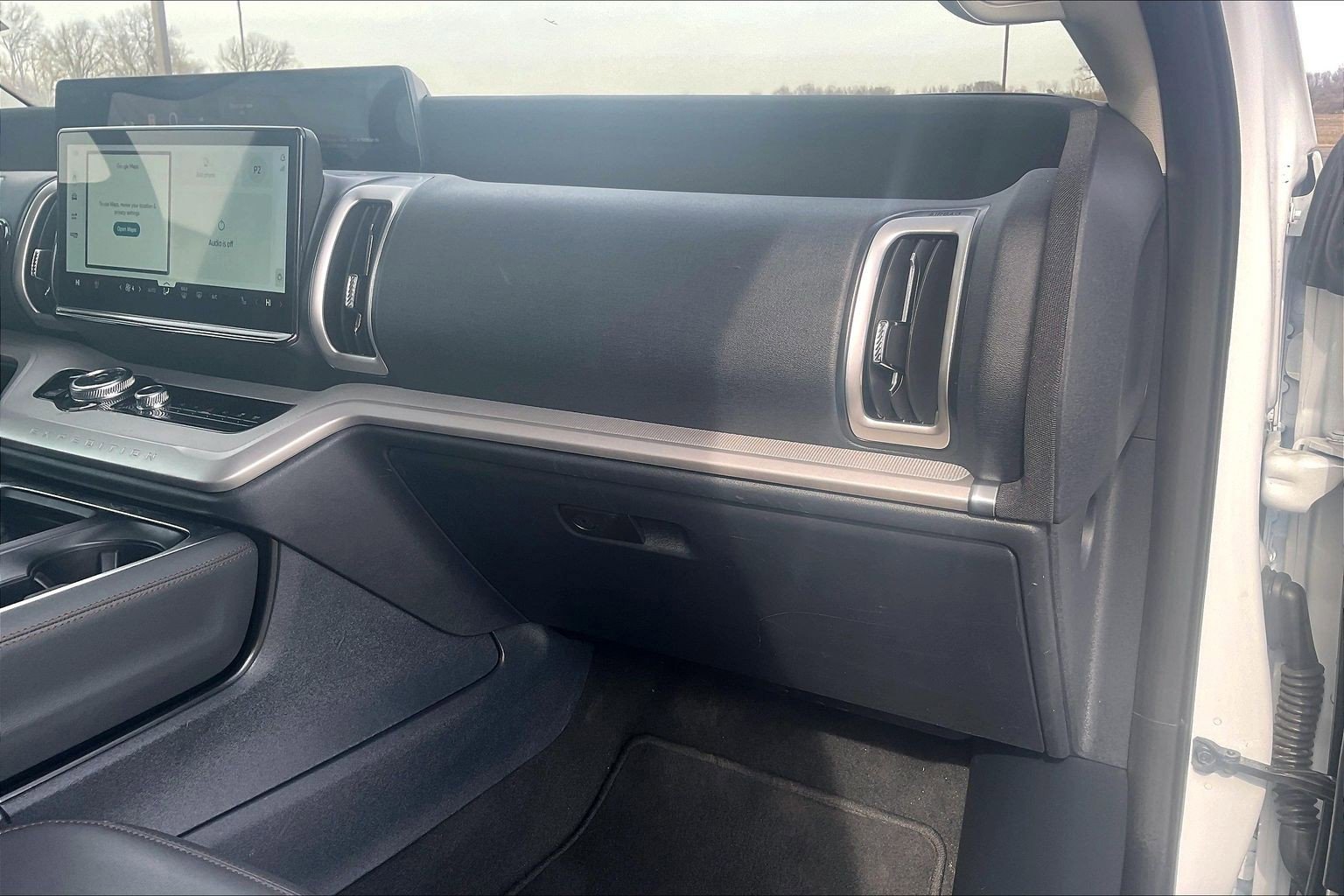 Used 2025 Ford Expedition Active image 16