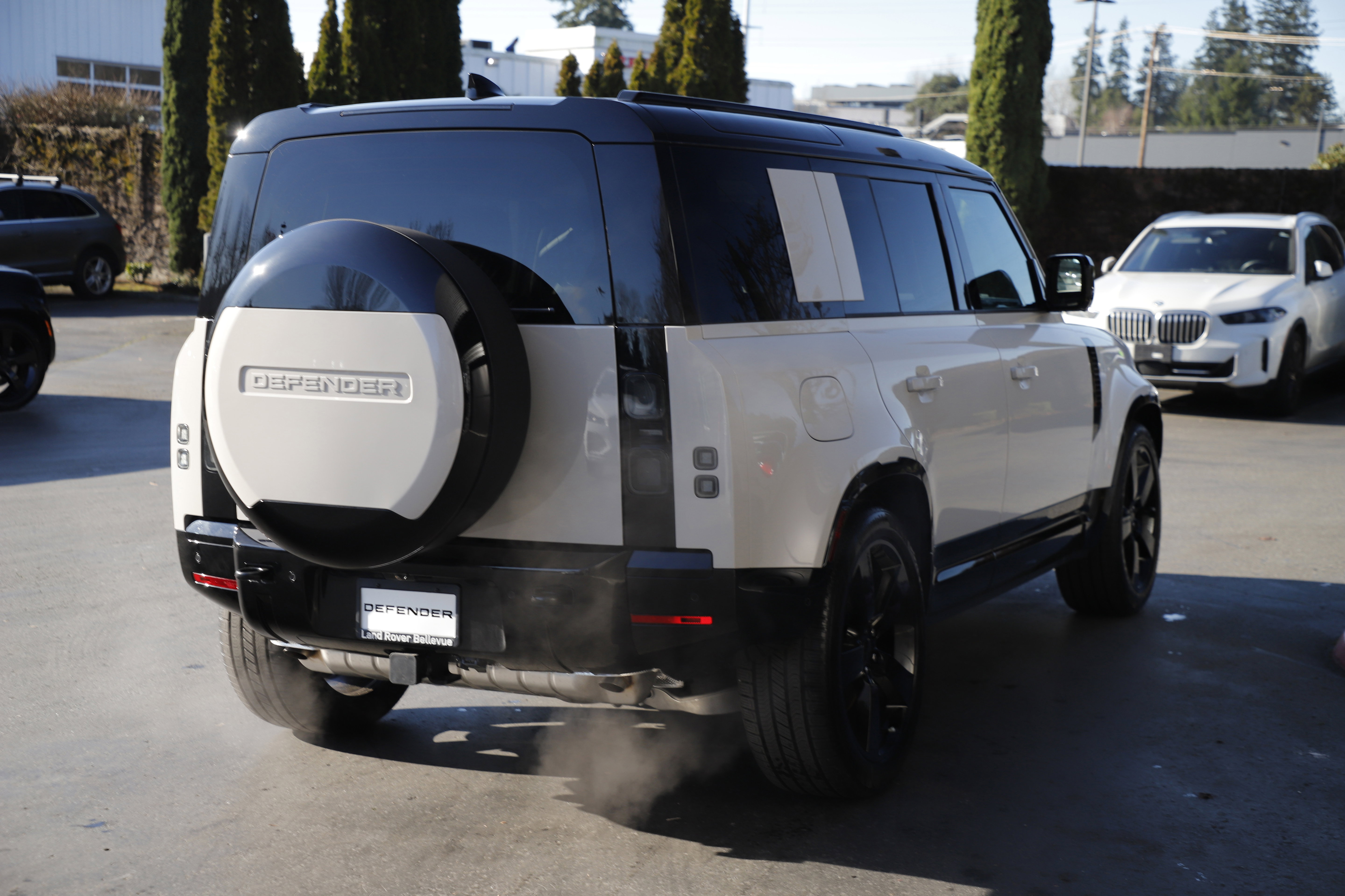 New 2026 Land Rover Defender 110 X-Dynamic SE image 10