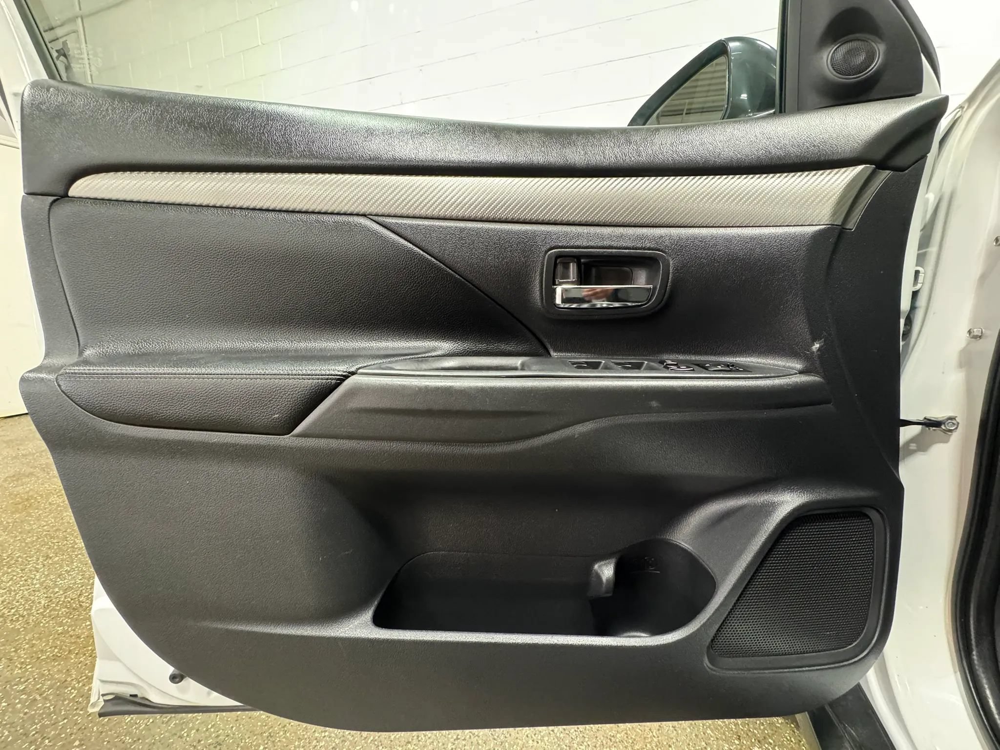 Used 2015 Mitsubishi Outlander SE FWD image 9