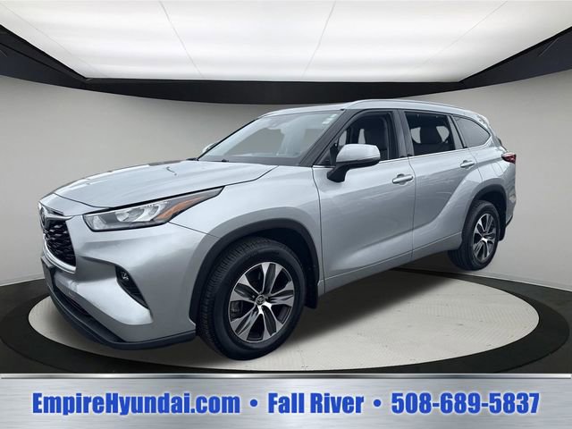 Used 2020 Toyota Highlander XLE AWD/4WD image 1