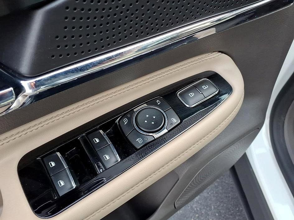 Used 2023 Lincoln Corsair Reserve w/ Equipment Group 201A image 12