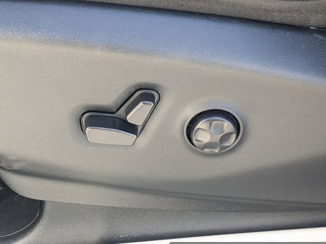 Used 2024 Chrysler Pacifica Limited image 26