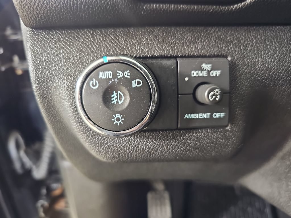 Used 2015 Chevrolet Traverse LT w/ Style and Technology Package FWD image 32