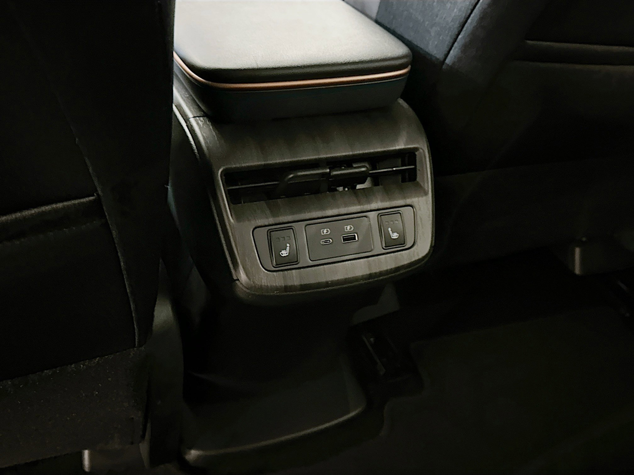 Used 2024 Nissan Ariya AWD image 28