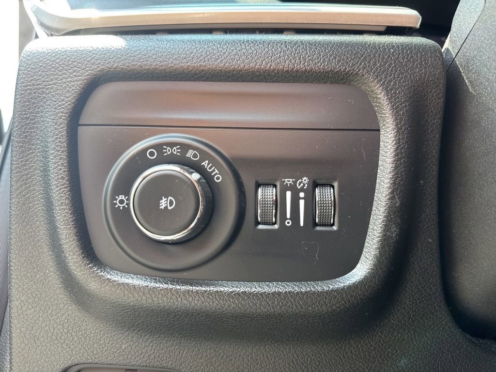 Used 2024 Jeep Grand Cherokee Limited w/ Black Appearance Package image 49