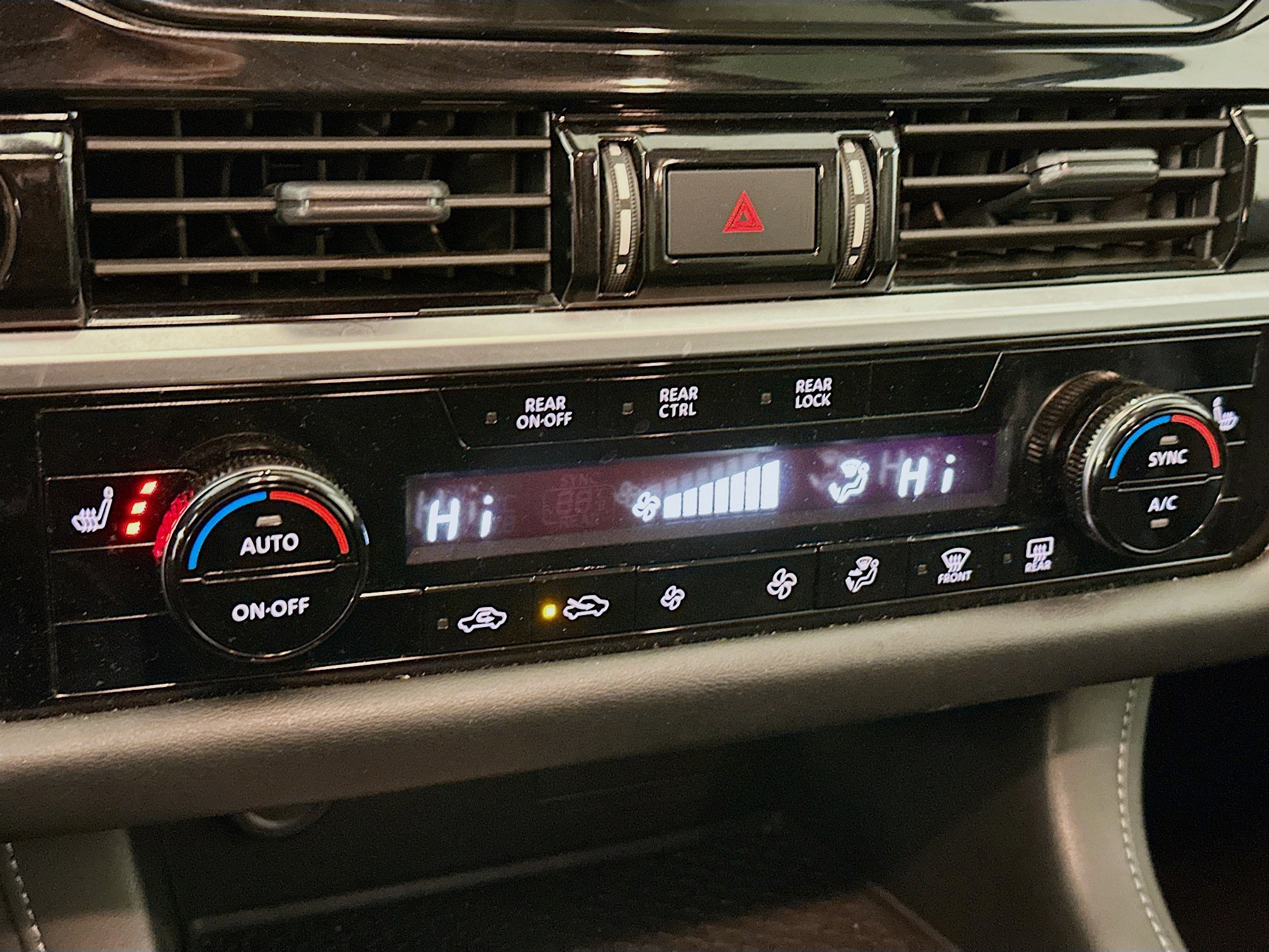 Used 2024 Nissan Pathfinder SV image 23