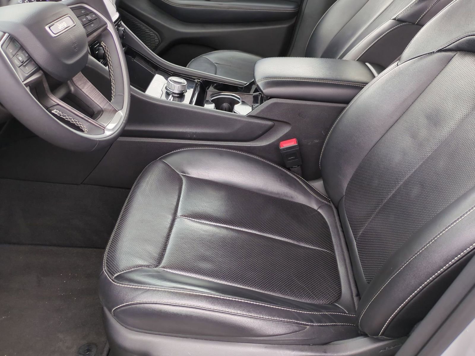 Used 2023 Jeep Grand Cherokee Limited w/ Luxury Tech Group II image 20