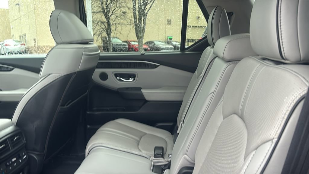 Used 2023 Honda Pilot Elite image 31