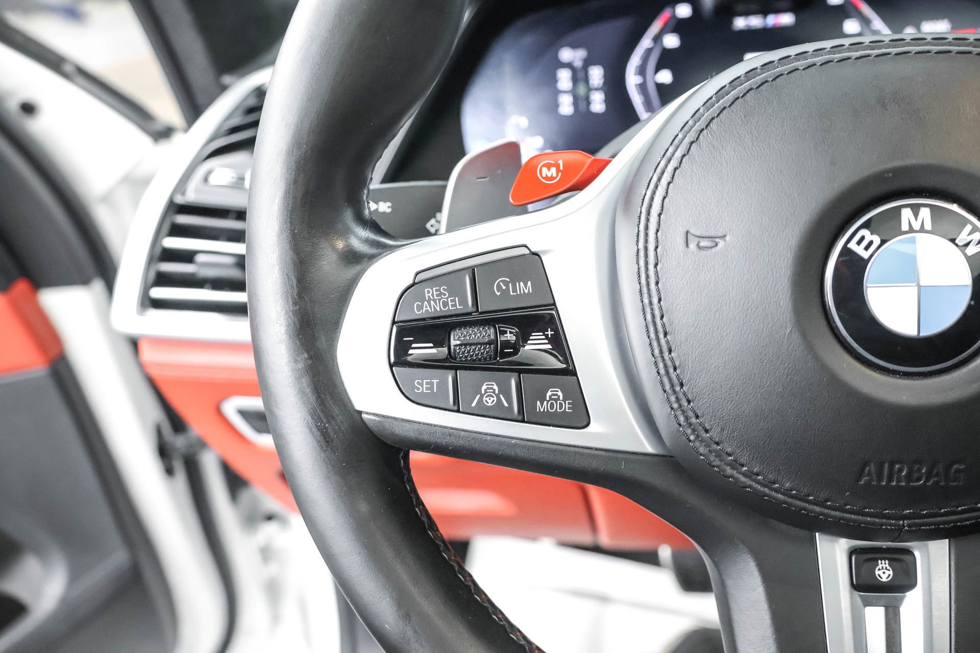 Used 2020 BMW X5 M Competition w/ Executive Package image 19