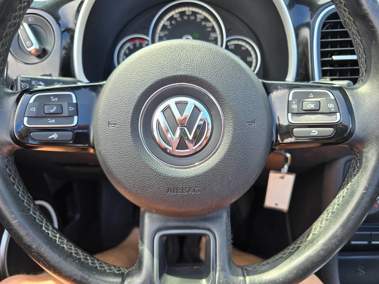 Used 2014 Volkswagen Beetle 2.5 image 23