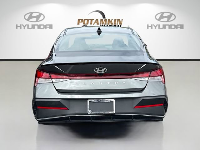 Certified 2025 Hyundai Elantra Sport FWD image 6