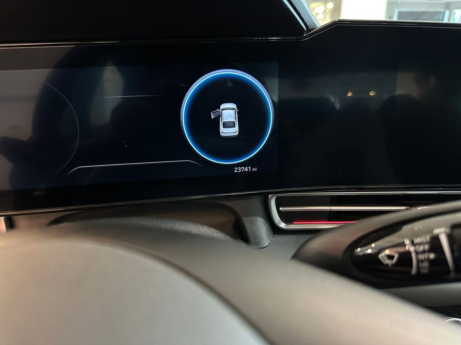 Used 2025 Hyundai Elantra SEL image 40