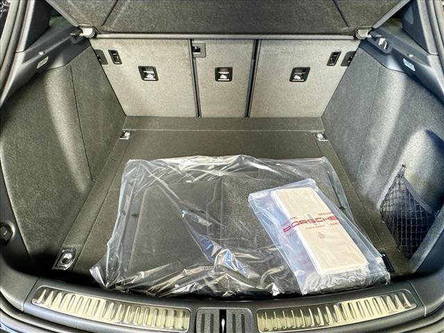 Used 2026 Porsche Macan AWD/4WD image 23