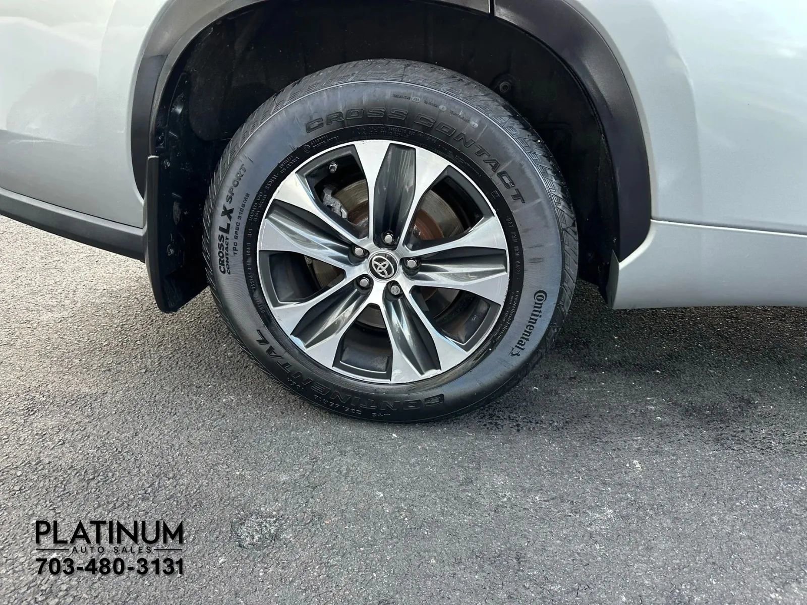 Used 2020 Toyota Highlander XLE image 18