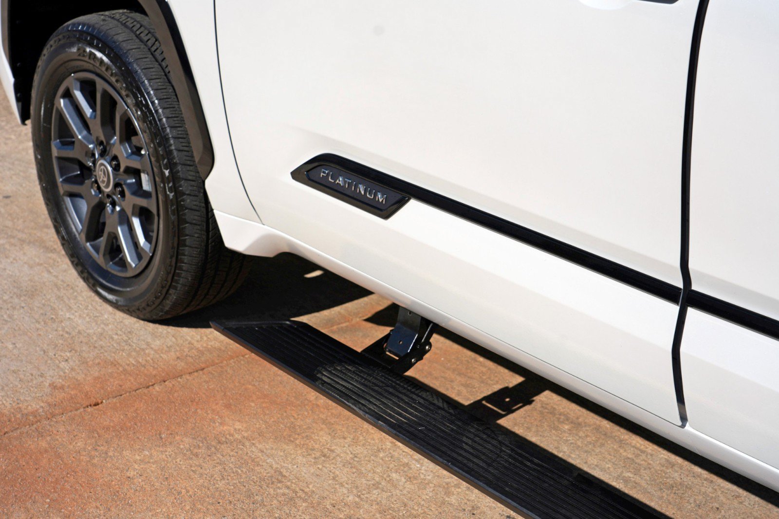 Used 2024 Toyota Tundra Platinum AWD/4WD image 59