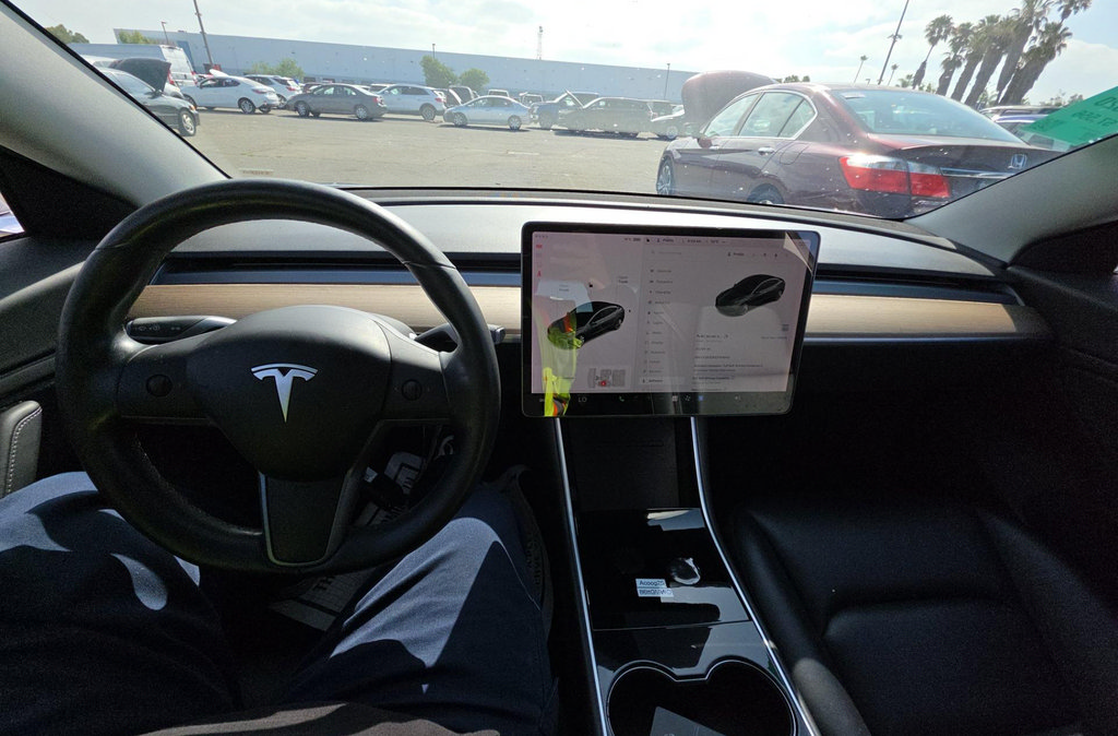Used 2018 Tesla Model 3 Mid Range RWD image 6